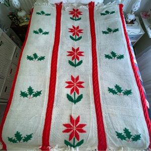 SWEET VINTAGE - Grandma CROCHETED - POINSETTIA - CHRISTMAS BLANKET/THROW/AFGHAN